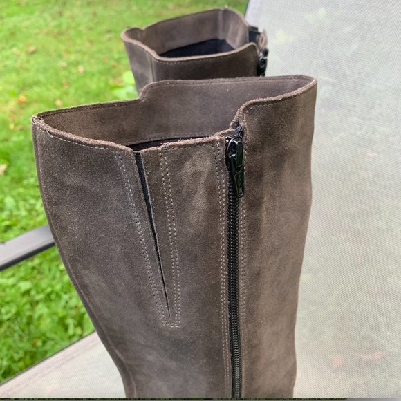 La Canadienne High-Heeled, Knee-High Boots - Picture 8 of 9